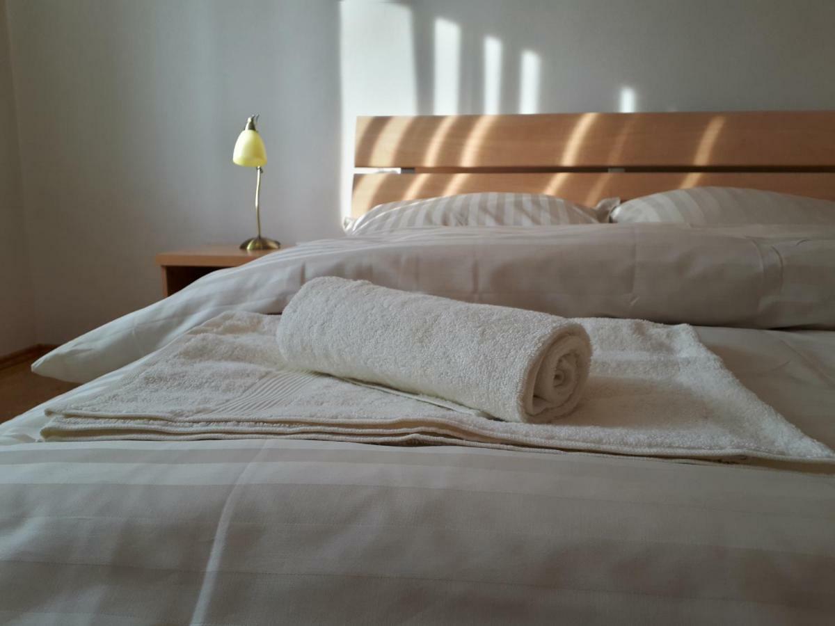 Brezno - 2 Izbovy Apartman ภายนอก รูปภาพ
