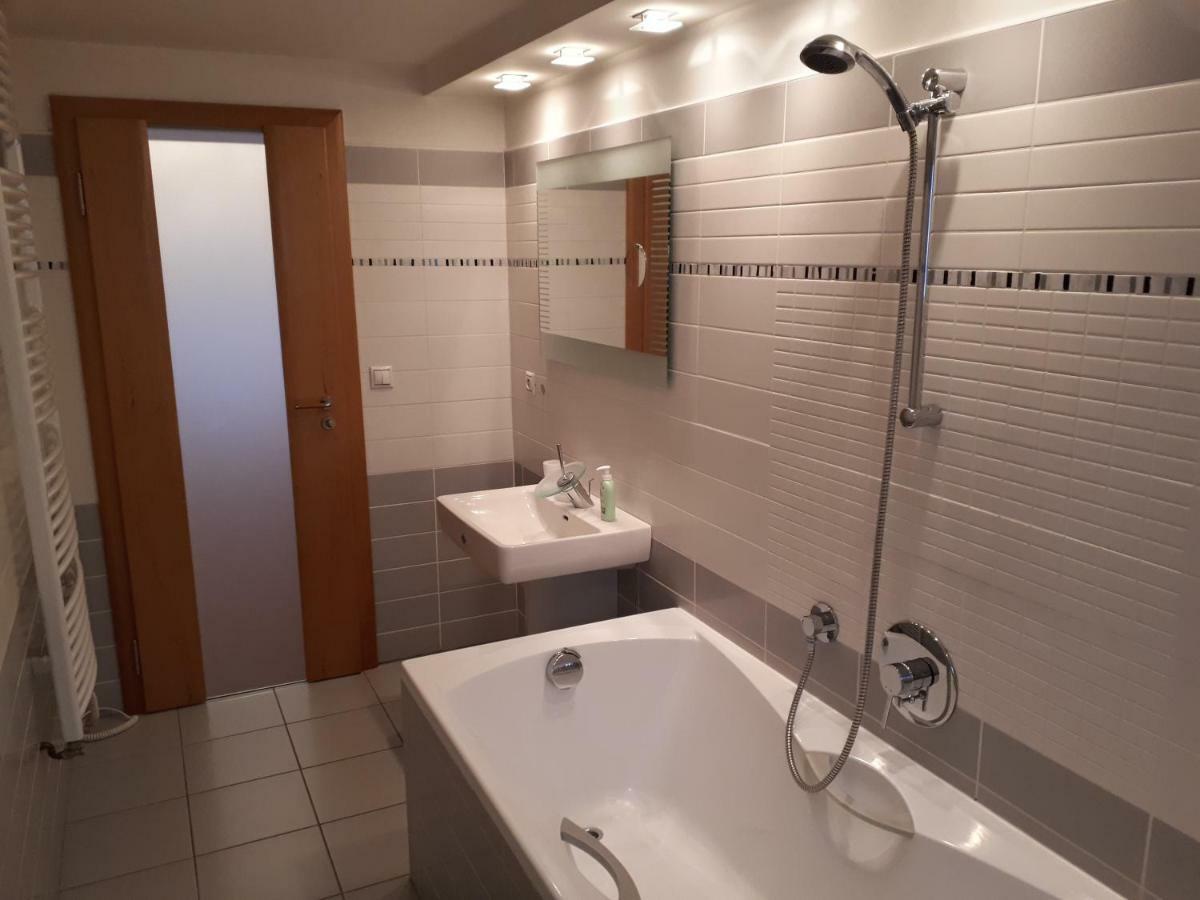 Brezno - 2 Izbovy Apartman ภายนอก รูปภาพ