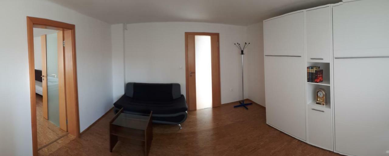 Brezno - 2 Izbovy Apartman ภายนอก รูปภาพ